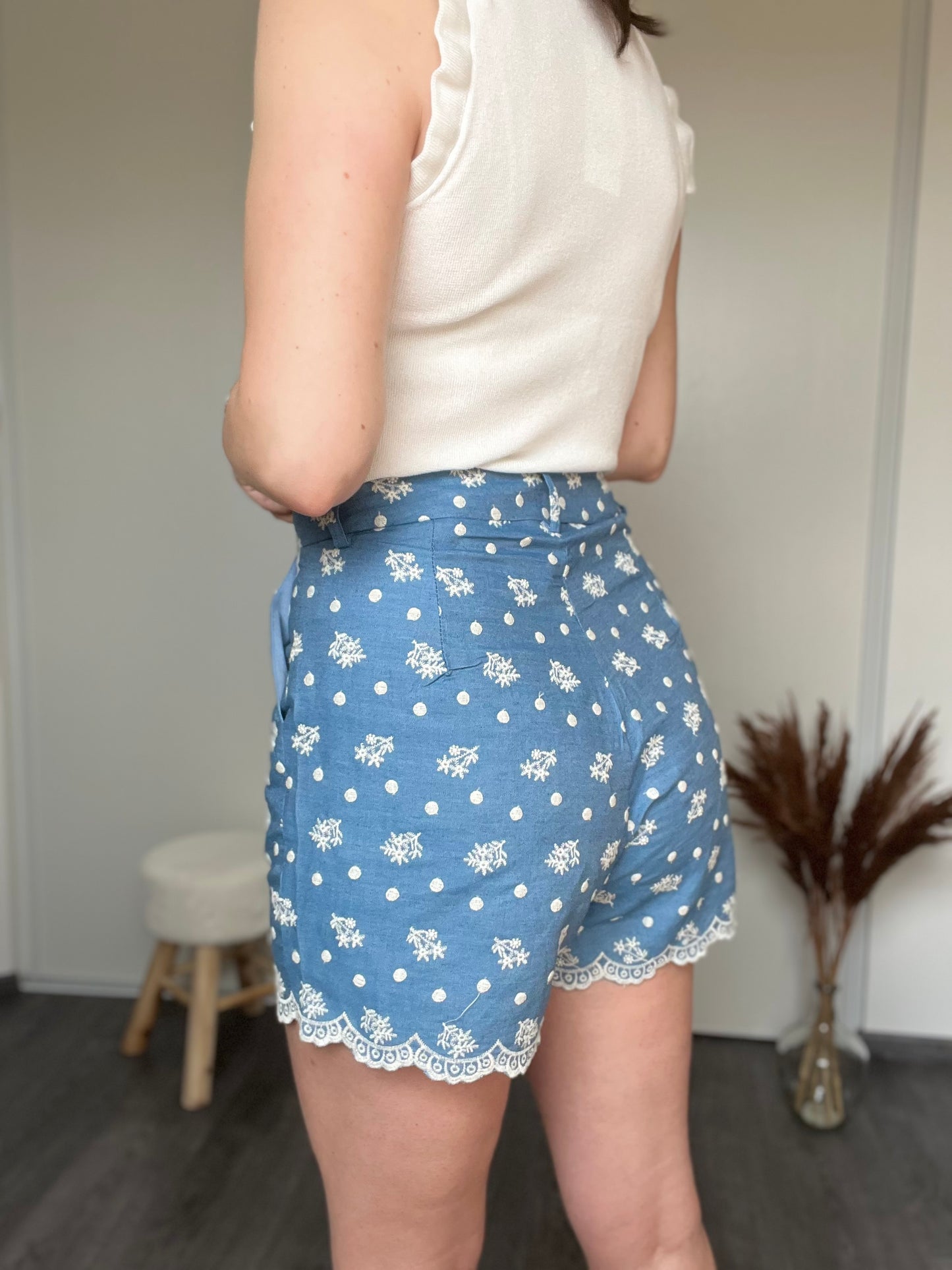 SHORT ADELINE