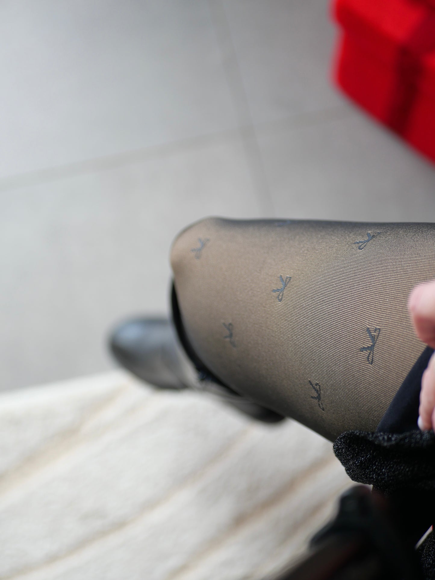 COLLANT POLAIRE NOIR MOTIFS NOEUDS