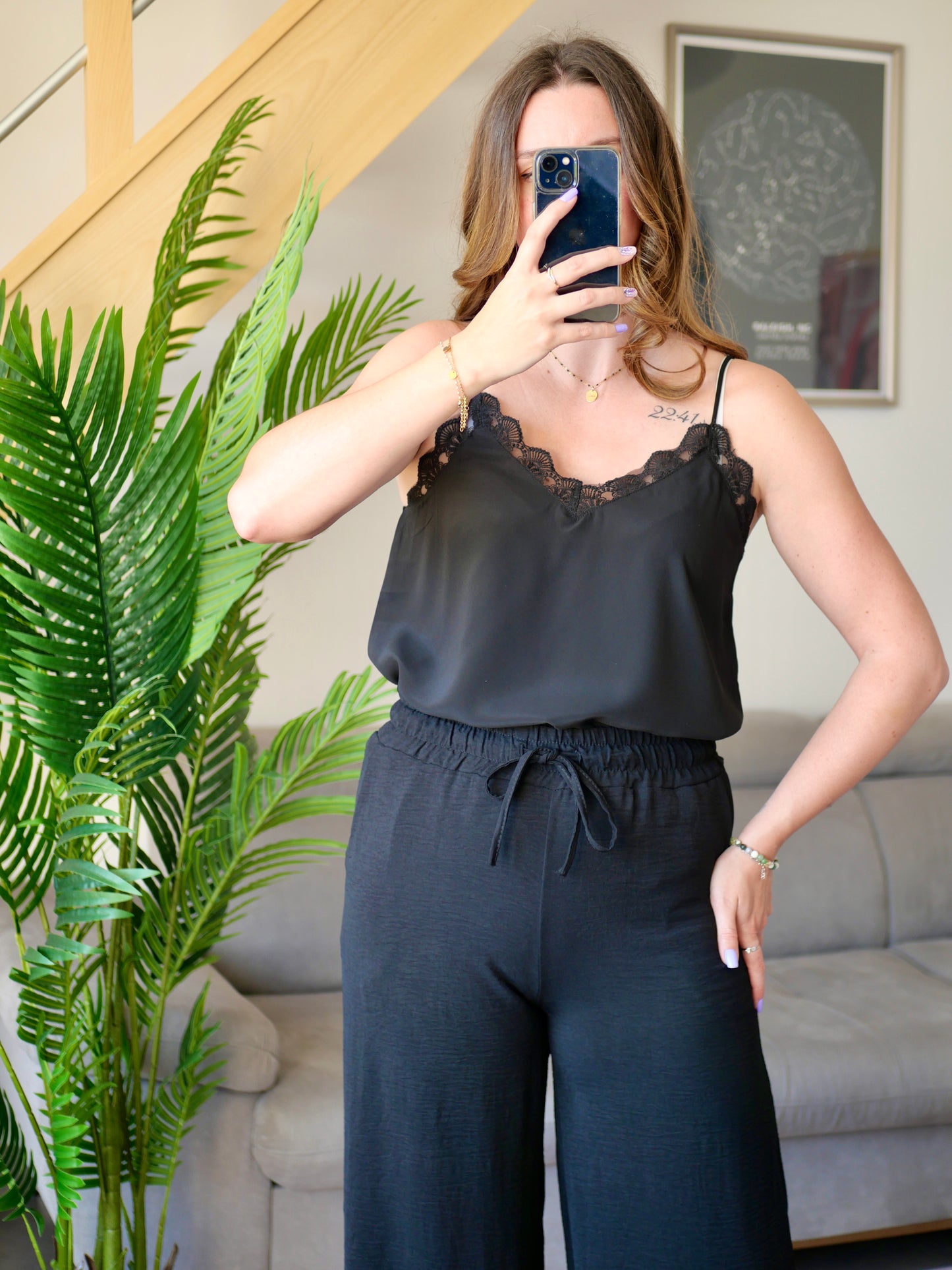 TOP À DENTELLE NOIR (PETITE ET GRANDE TAILLE)