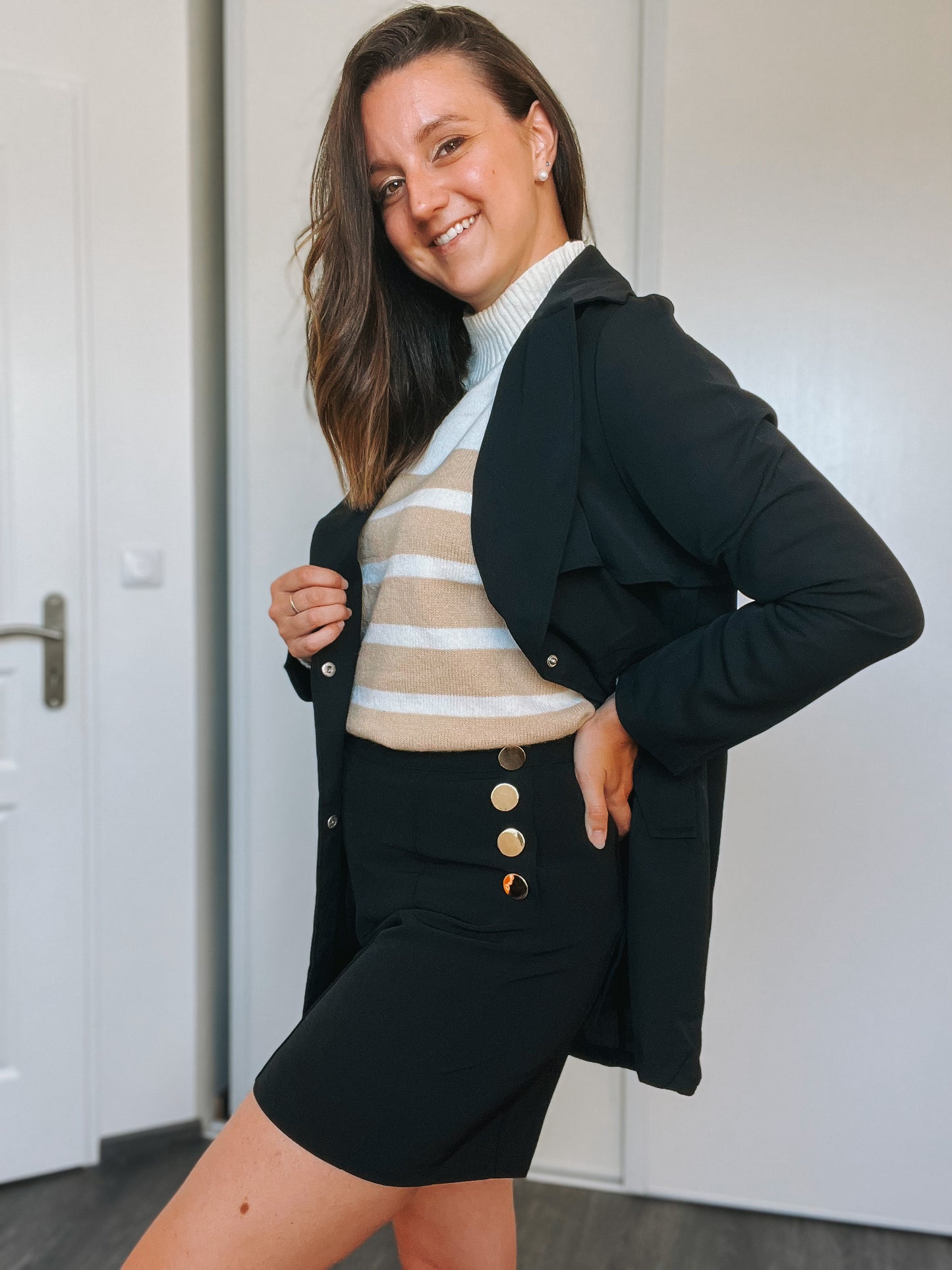 SHORT NOIR A BOUTONS DORES