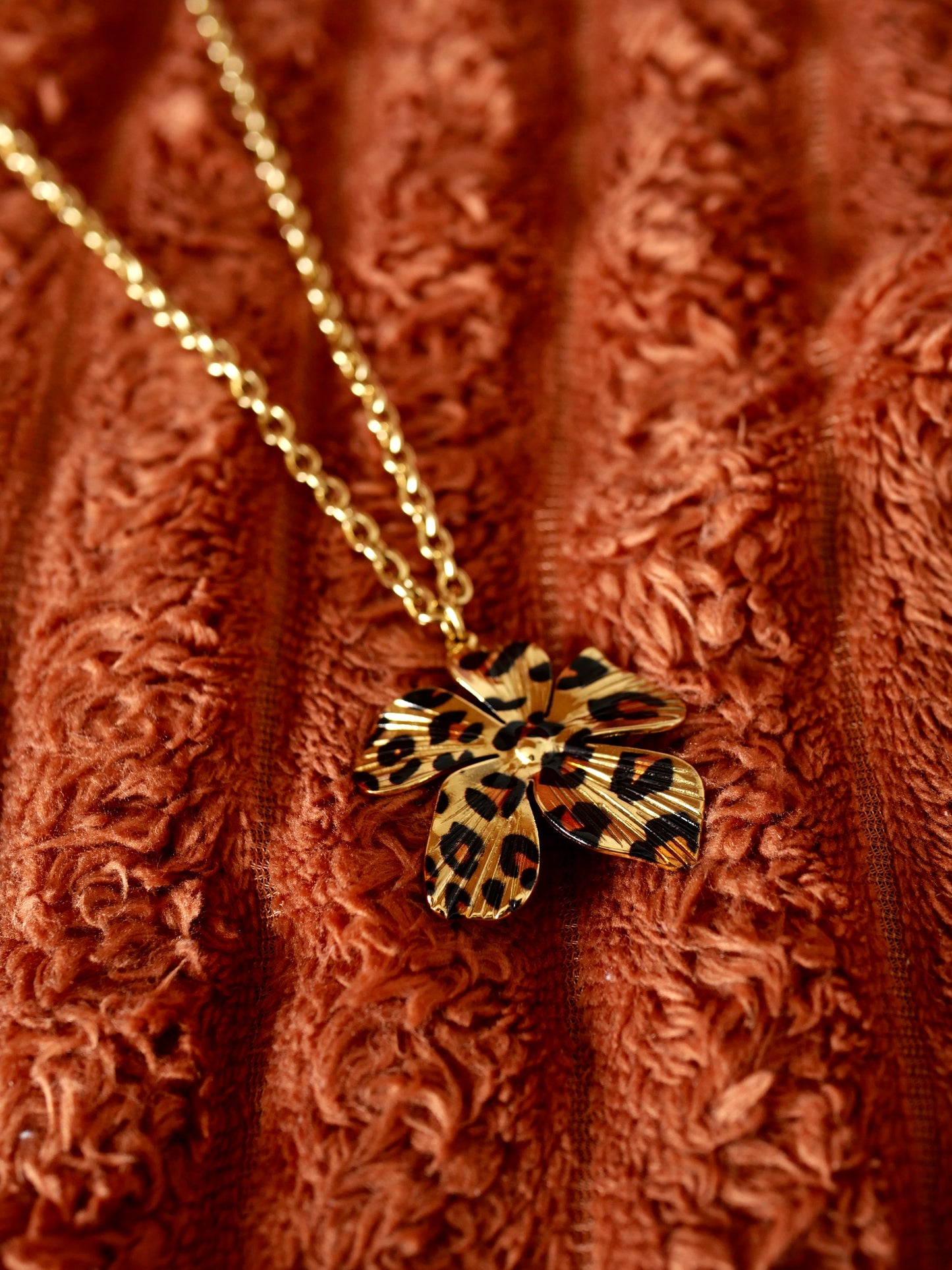 COLLIER LEO