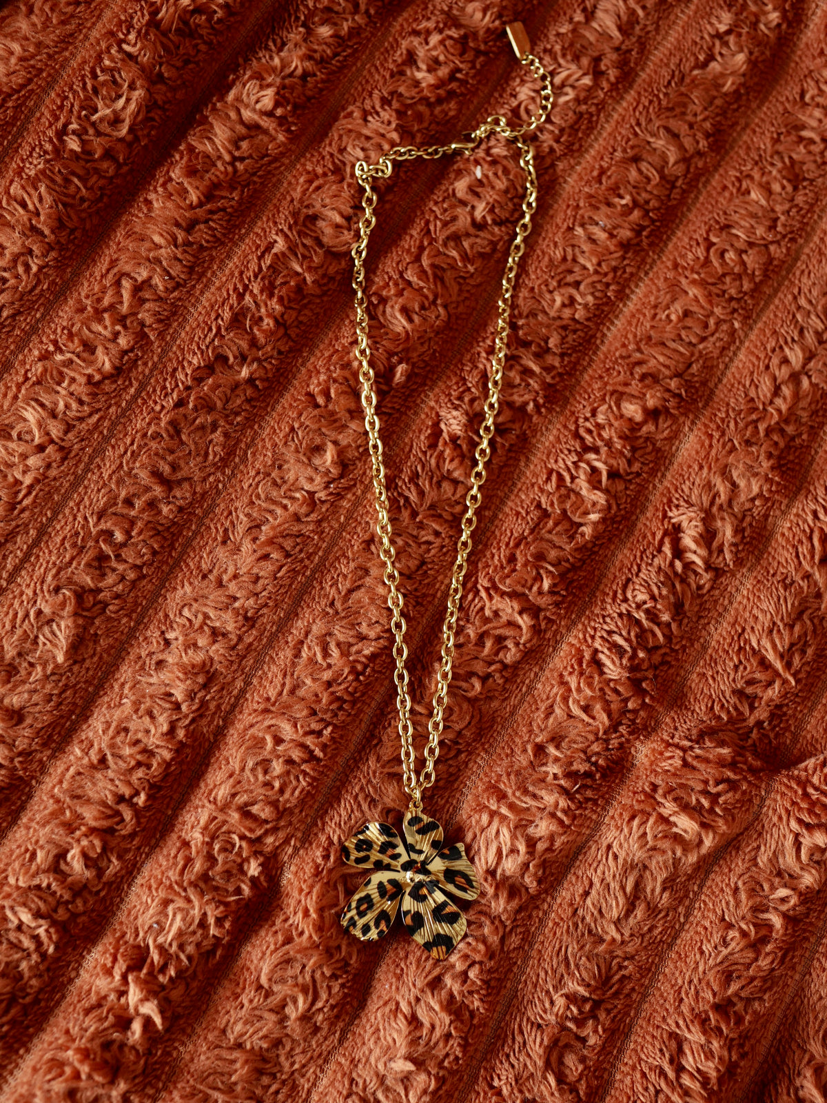 COLLIER LEO