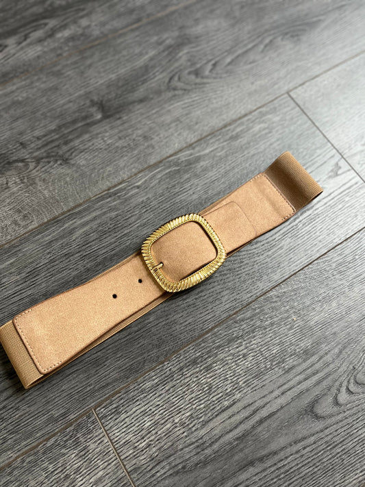 CEINTURE NOIRE OU MARRON AVEC ATTACHE RECTANGULAIRE DORÉE